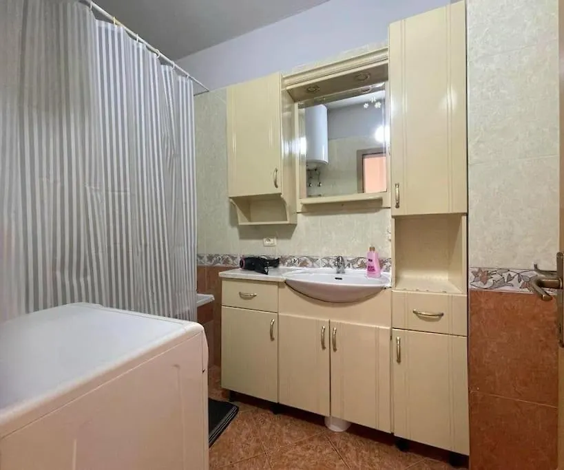 Fab'S Central 2 Bedroom Flat Tirana Apartment